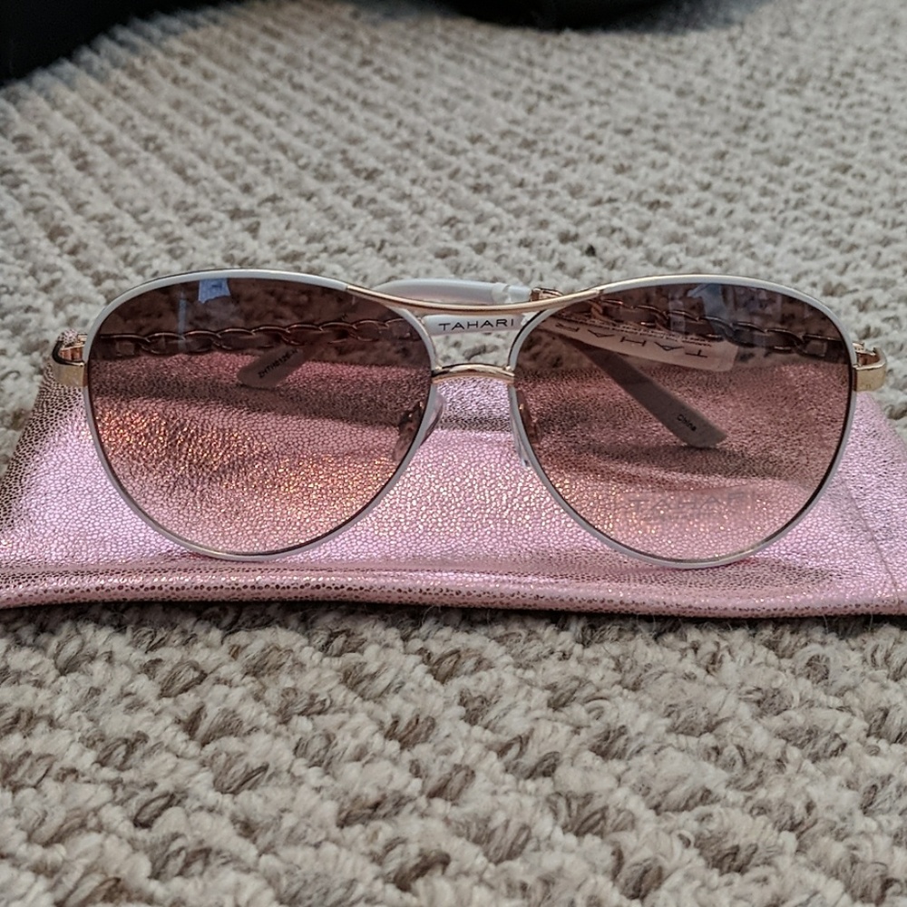Sun glasses with glasses case